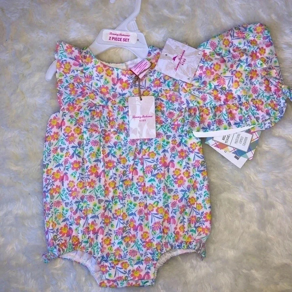 Tommy Bahama Other - TOMMY BAHAMA - two piece bonnet set